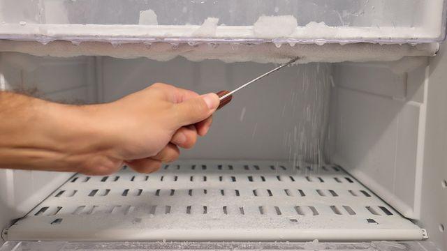 냉장고 '성에' 방치하면  큰일 납니다… 수리비로 돈 새기 전에 꼭 보세요