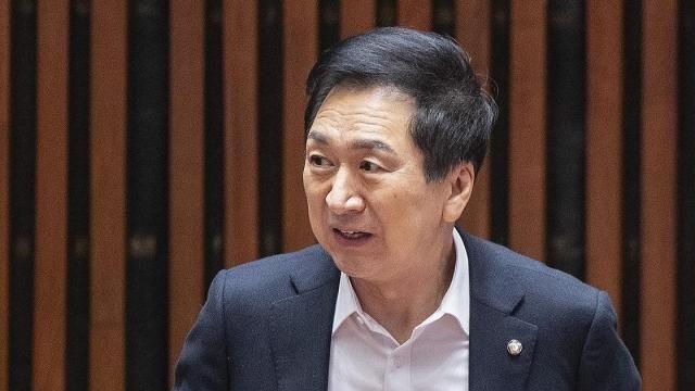 특검, '김건희에 로저비비에 선물' 김기현 부부 기소…尹 뇌물 수사는 경찰로 이첩