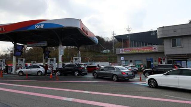 주유소 기름값 3주째 내림세…국제유가 약세 영향