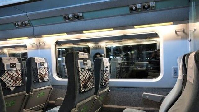 입석 커플의 요구 