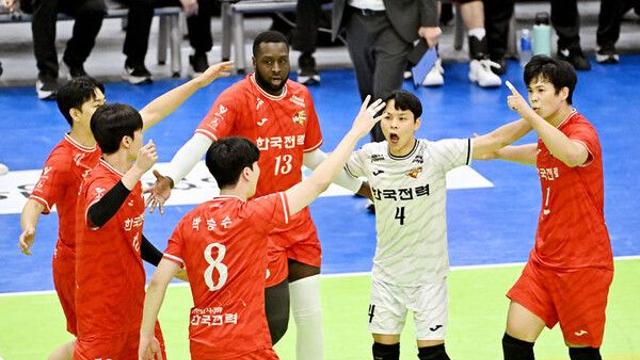 한전, 현대캐피탈 꺾고 3위 추격…GS, 풀세트 끝 흥국생명 제압(종합)