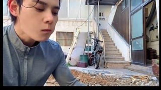 인싸에게 빼앗겨버린 노가다일. 30대 존잘 하수구 아저씨의 일상.