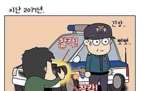 아버지의 사진을 찍어주는 아들