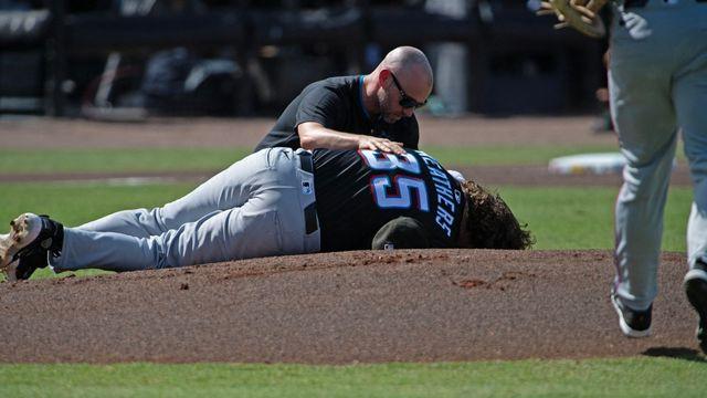 올해 MLB 황당 부상…물통 잡다 다치고 욕실 가다 부러지고