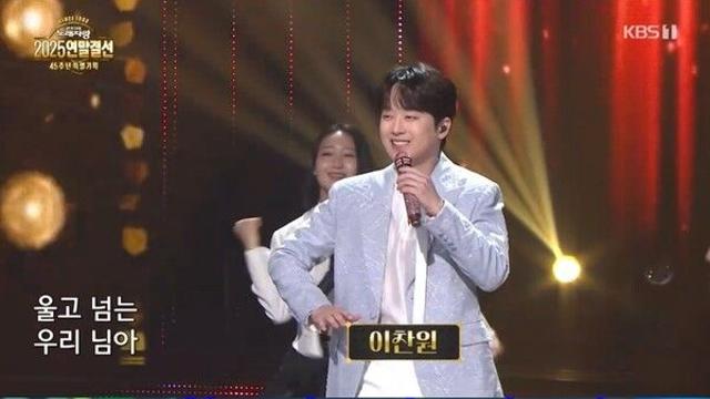관객 기립·앙코르 쇄도…이찬원, '전국노래자랑'서 증명한 ‘찬또배기’