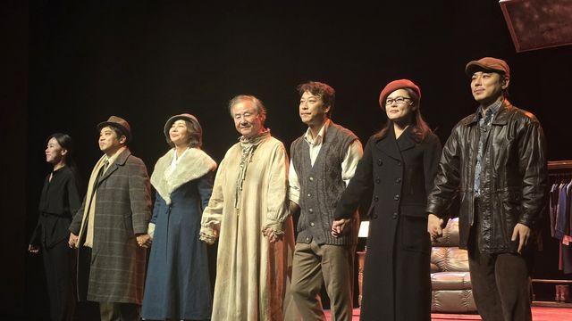 연극을 만드는 무대 뒤 이야기…전쟁에도 공연은 계속된다