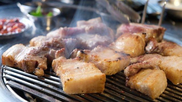 삼겹살 굽고 남은 기름 버리지 말고 여기에 넣어보세요…감칠맛 미쳤다고 감탄만 나옵니다