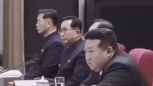 회의장에서 졸고 있는 간부를 발견한 김정은 ㄷㄷ