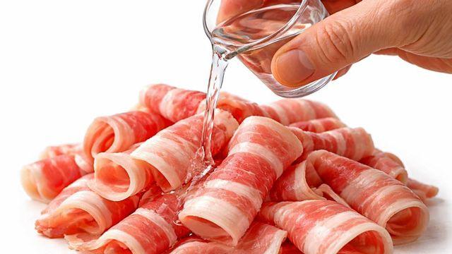 대패삼겹살 굽지 말고 '물'만 살짝 부어보세요…남편 입이 귀에 걸립니다