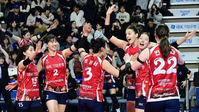 ‘정관장 제물로 연패 탈출’ IBK, 2025년 마지막 경기 웃다…중위권 도약 희망 ‘UP’