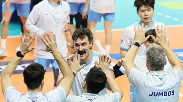 대한항공, 부상 악재 딛고 우리카드 제압…기업은행은 정관장 완파(종합)