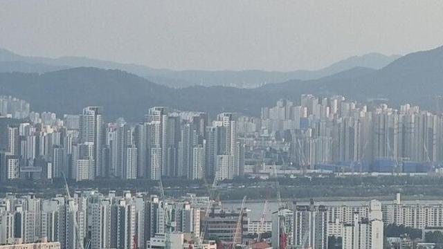 주택 분양 위축 지속…지방광역시 급감, 수도권 60% 육박