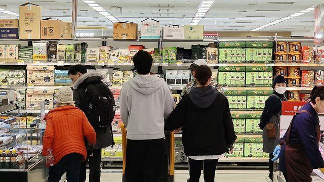 [2보] '명절특수' 사라진 소비 3.3% '뚝'…21개월 만에 최대감소