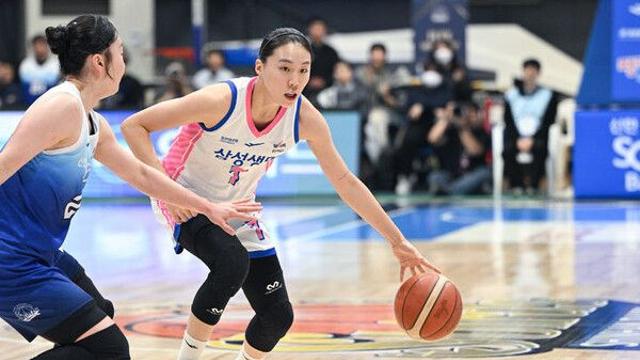 여자농구 삼성생명, 75-70 신승…신한은행에 '6연패' 안겨