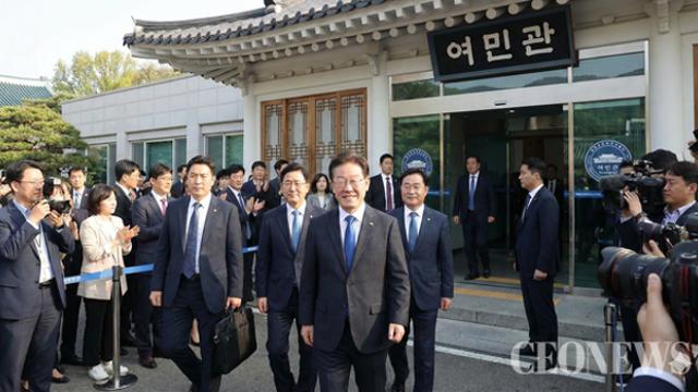 [CEONEWS 폴리코노미 28] 다시 열린 청와대 시대 의미