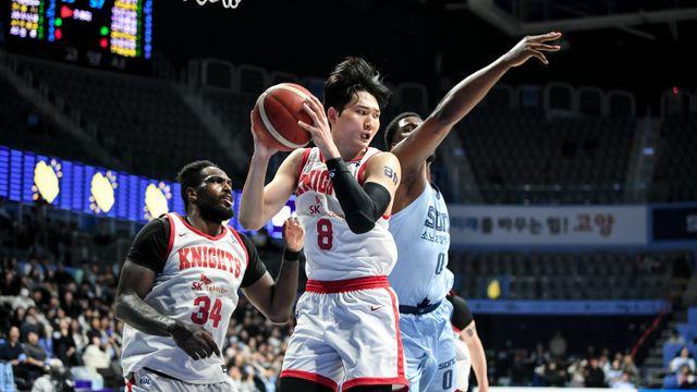 [IS 스타] 역전극 이끈 ‘MVP 듀오’ 안영준-워니 “의미 있는 마무리”