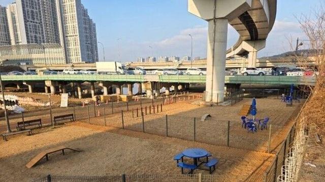 용인특례시, 처인구 경안천 산책로에 반려견 놀이터 확대 조성