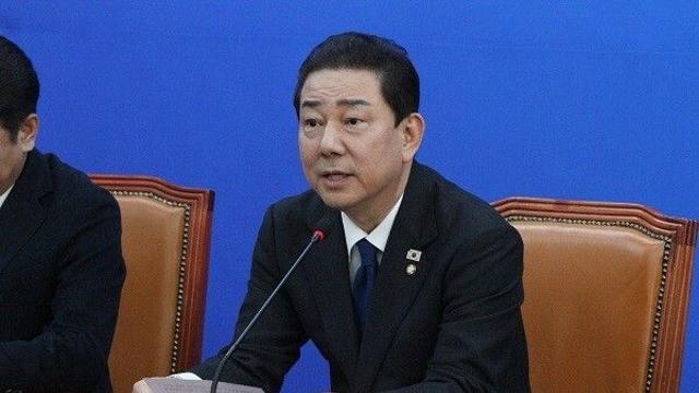 버티던 김병기, 원내대표 사퇴... 