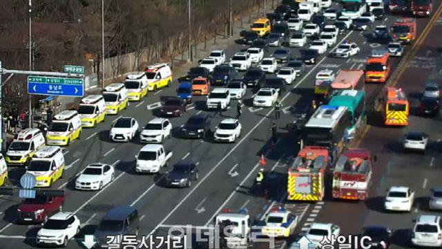 서울 강동구서 버스 등 4대 추돌…40명 부상