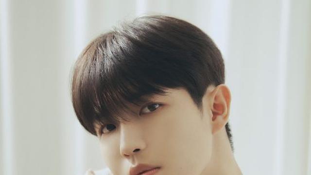 '워너원 출신' 김재환, 오늘(31일) 전역…