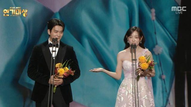 김세정♥강태오 베커상 “꿀벌 같은 존재…한복 벗고 만났으면” [MBC 연기대상]