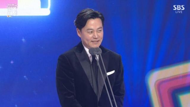 ‘최우수상’ 이서진 “시상식 너무 길어 욕할 뻔… ‘비서진’ 시즌 2 고려” (‘SBS 연예대상’)