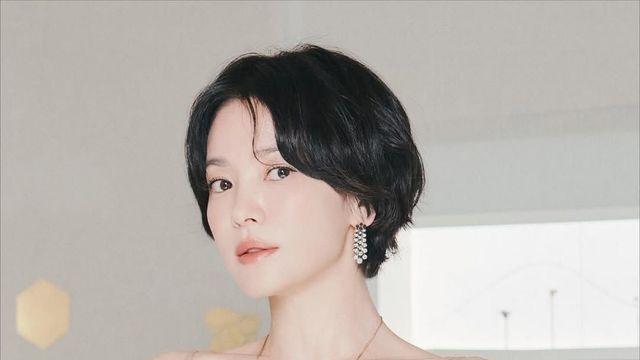 우아한 겨울 란제리 패션? 송혜교, 태연, 정채연이 입은 ‘부두아 룩’