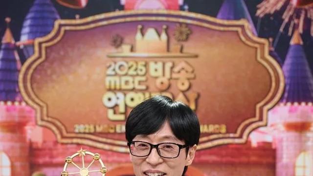 유재석, 연예대상 대상 수상소감에서 '하차 논란' 이이경 언급... 왜?