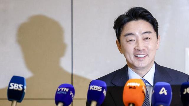 강훈식, '천무' 5.6조 수출 계약 후 귀국…