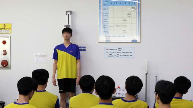 키 175㎝에 몸무게 50㎏ 이상인 남성이 군대에 안 가려고 벌인 짓
