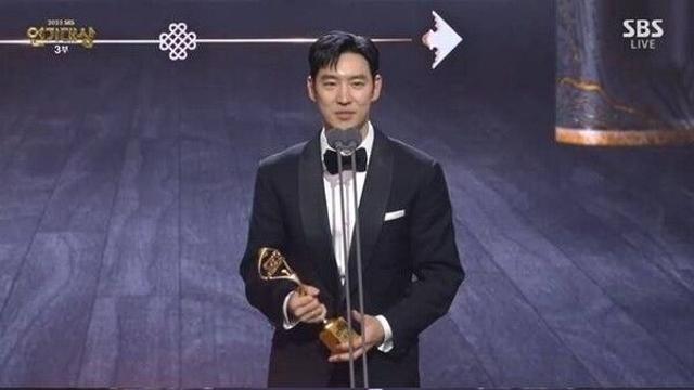 이제훈, 모범택시로 두번째 'SBS 연기대상' 울컥