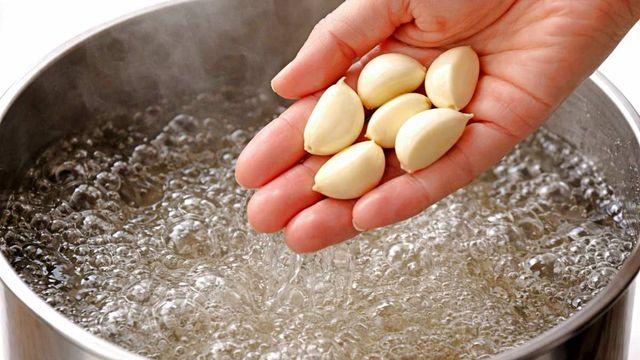 끓는 물에 '마늘' 6개만 톡 넣어보세요…이 좋은 걸 왜 몰랐을까요