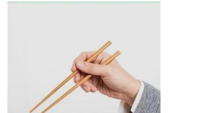 아버지가 딸의 젓가락질을 교정시킨 이유