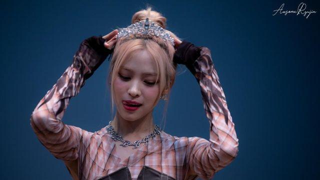 키치한 감성과 럭셔리의 화려한 변주, ITZY 류진