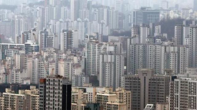 [2026 부동산 시장 전망] 규제에 입주물량도 '뚝'…전문가들 