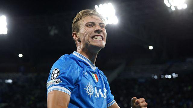 맨유 복귀는 없다! 단장이 직접 “선수가 스스로 나폴리 선수라고 생각해, 우리도 마찬가지”