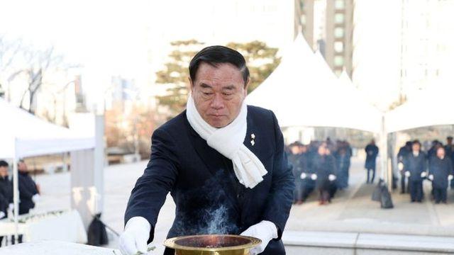 수원특례시의회, 현충탑 참배로 2026년 새해 첫 일정 시작