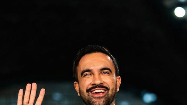 '첫 무슬림 뉴욕시장' 맘다니, 폐쇄된 지하철역서 쿠란에 손 얹고 취임 선서(종합)