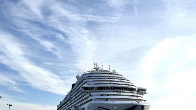 부산항, 새해 첫 크루즈 기항… 중국 '아도라 매직 시티'호 입항