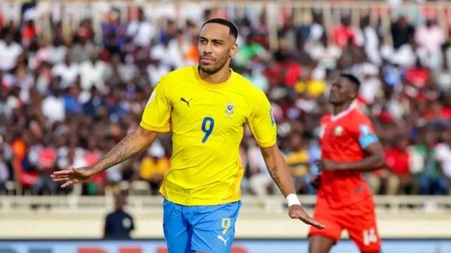 ‘쿠데타 정권답다’ 가봉 정부, 축구대표팀 해체·오바메양 축출 ‘FIFA 제재 여부는?’