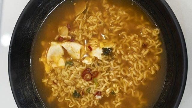 '특히 아침 식사로 먹으면 매우 치명적..' 라면보다 지방 2배 이상 많고, 혈당 훨씬 더 올리는 인기 '간편식'
