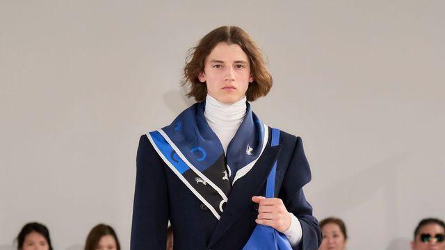 스카프가 존재하지 않았다면 얼마나 각박했을까