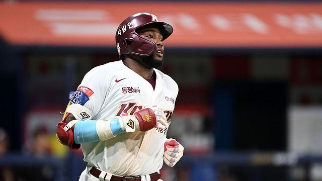 '前 키움 복덩이' 로니 도슨, KBO 신구단 합류 암시?…SNS에 '의미심장' 시그널 남겼다