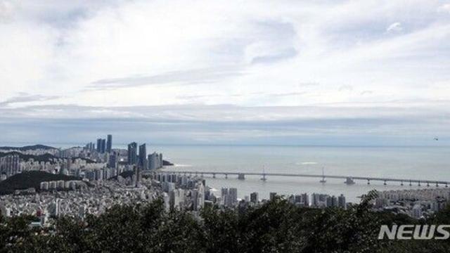 부산, 구름 많은 날씨…낮 최고기온 10도