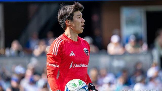 [단독] 이정효 효과 미쳤다! 수원, ‘U20 4강 신화 GK’ 김준홍까지 품었다… 승격 넘어 우승 의지 드러내