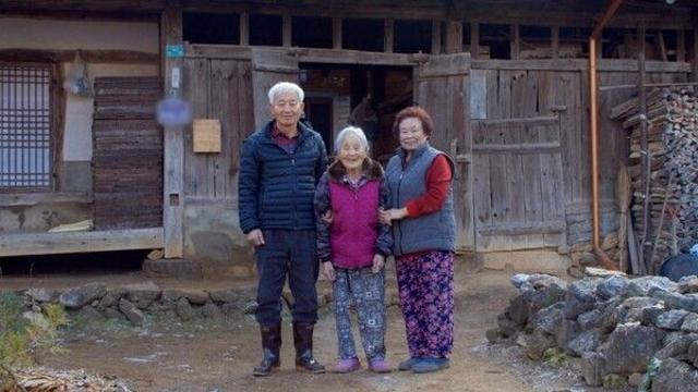 아흔아홉 번의 봄, 아직도 자식 뒤를 따라 걷는 어머니('다큐온')