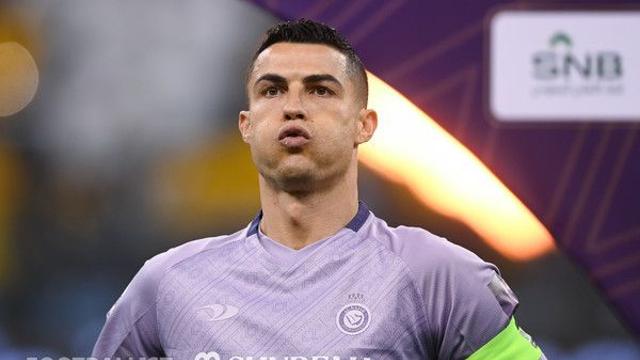 ‘1000골 넣어야 되는데’ 호날두 침묵 속 알나스르도 리그 첫패 ‘알힐랄에 1위 내줄 위기’