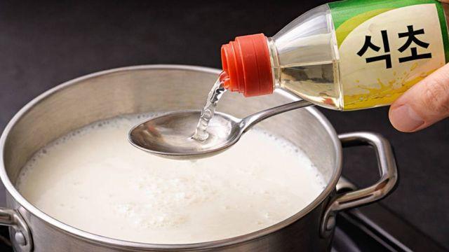 우유에 '식초'를 딱 3스푼만 넣어 보세요…'돈'이 이렇게 굳는데 왜 몰랐죠