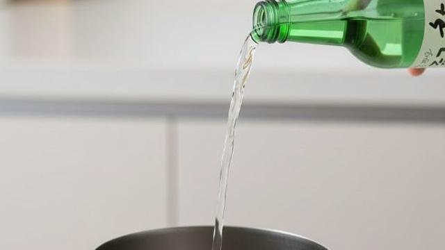 새해에 소주는 마시지 말고 ‘여기’ 부으세요…말리던 남편도 인정합니다