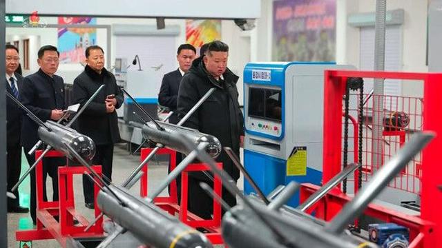 김정은, '마두로 생포' 다음날 미사일 도발·사상 강조…